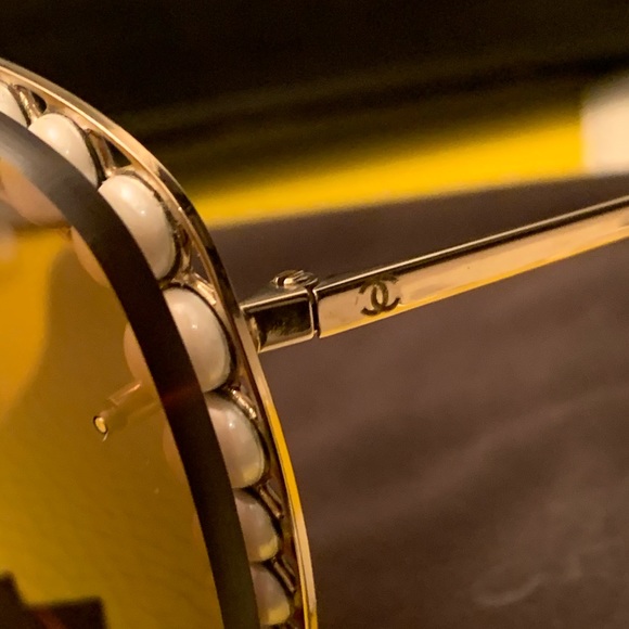 CHANEL Pearl Butterfly Sunglasses 4236-H Brown - Picture 3 of 7